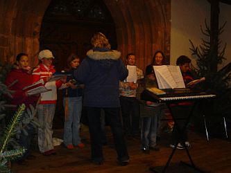 ein Auftritt vor der Kirche
